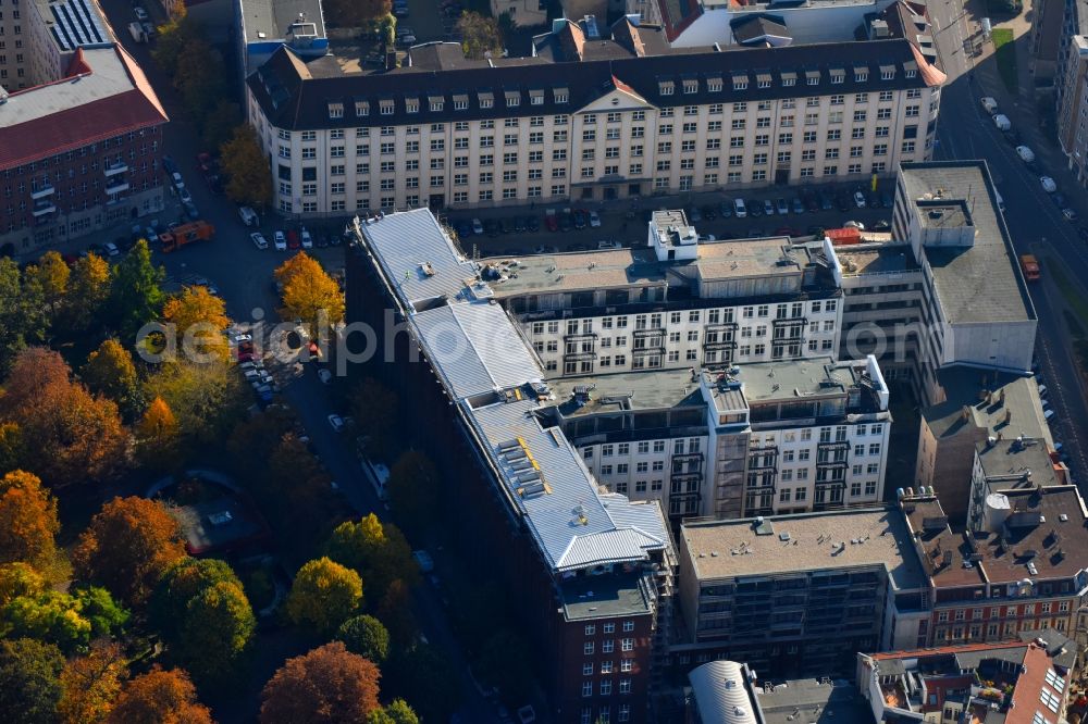 Berlin from above - Construction for the reconstruction and expansion of the old buildings listed building Metropol Park in Areal Am Koellnischen Park - Wassergasse - Schulze-Delitzsch-Platz in the district Mitte in Berlin, Germany