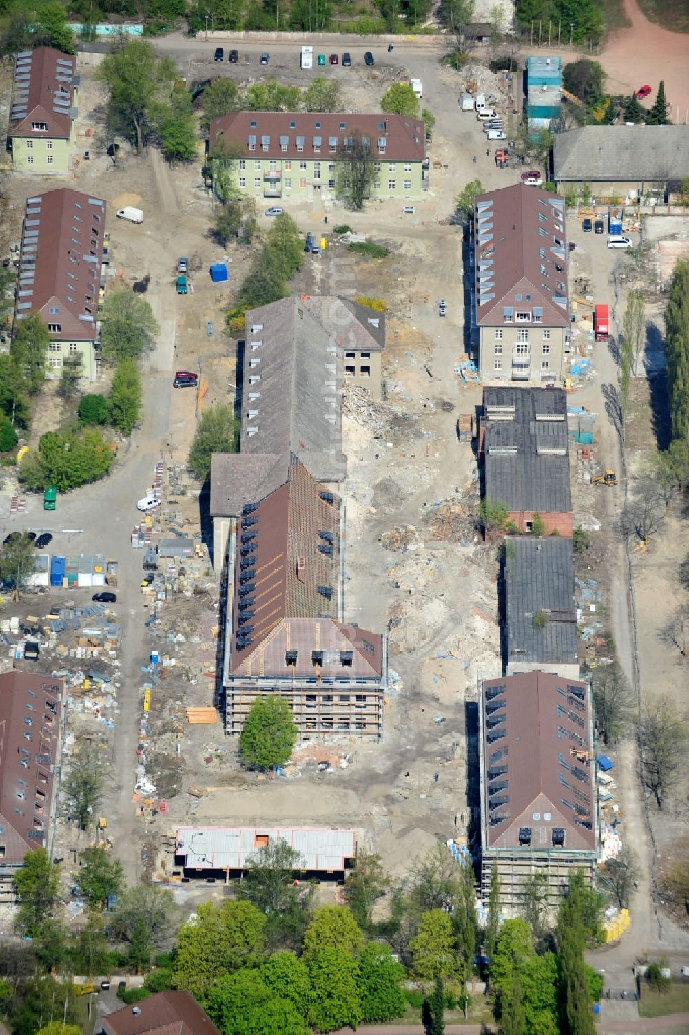 Aerial photograph Berlin - Construction for the reconstruction and expansion of the old buildings listed building Patersdorfer - Regener - Zachenberger Strasse in the district Karlshorst in Berlin