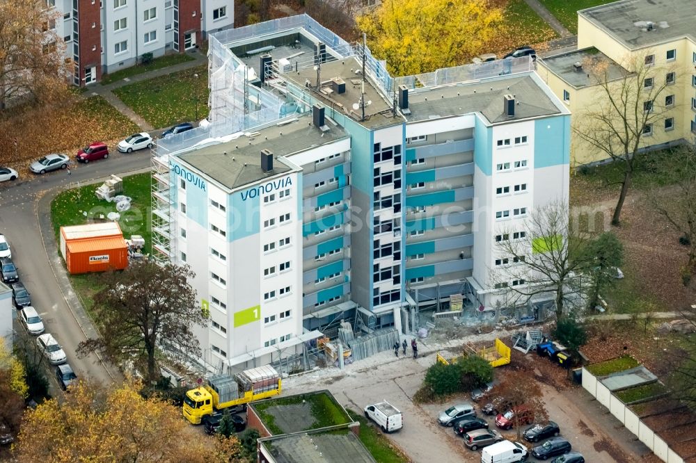 Aerial photograph Bochum - Construction for the reconstruction and expansion of the VONOVIA-high-rise at the Weitmarer street in Bochum in the state North Rhine-Westphalia