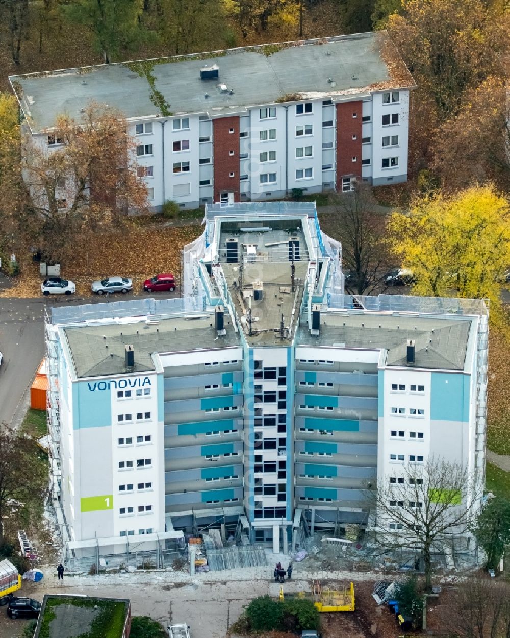 Bochum from above - Construction for the reconstruction and expansion of the VONOVIA-high-rise at the Weitmarer street in Bochum in the state North Rhine-Westphalia