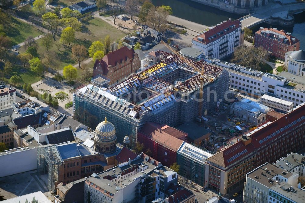 Berlin from above - Construction for the reconstruction the formerly Haupttelegrafenamt zum neuen Buero- and Geschaeftskomplex FORUM on MUSEUMSINSEL on Monbijoustrasse - Oranienburger Strasse - Tucholskystrasse - Ziegelstrasse in the district Mitte in Berlin, Germany