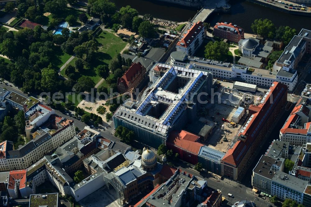 Aerial photograph Berlin - Construction for the reconstruction the formerly Haupttelegrafenamt zum neuen Buero- and Geschaeftskomplex FORUM on MUSEUMSINSEL on Monbijoustrasse - Oranienburger Strasse - Tucholskystrasse - Ziegelstrasse in the district Mitte in Berlin, Germany