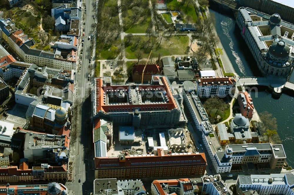 Aerial photograph Berlin - Construction for the reconstruction the formerly Haupttelegrafenamt zum neuen Buero- and Geschaeftskomplex FORUM on MUSEUMSINSEL on Monbijoustrasse - Oranienburger Strasse - Tucholskystrasse - Ziegelstrasse in the district Mitte in Berlin, Germany