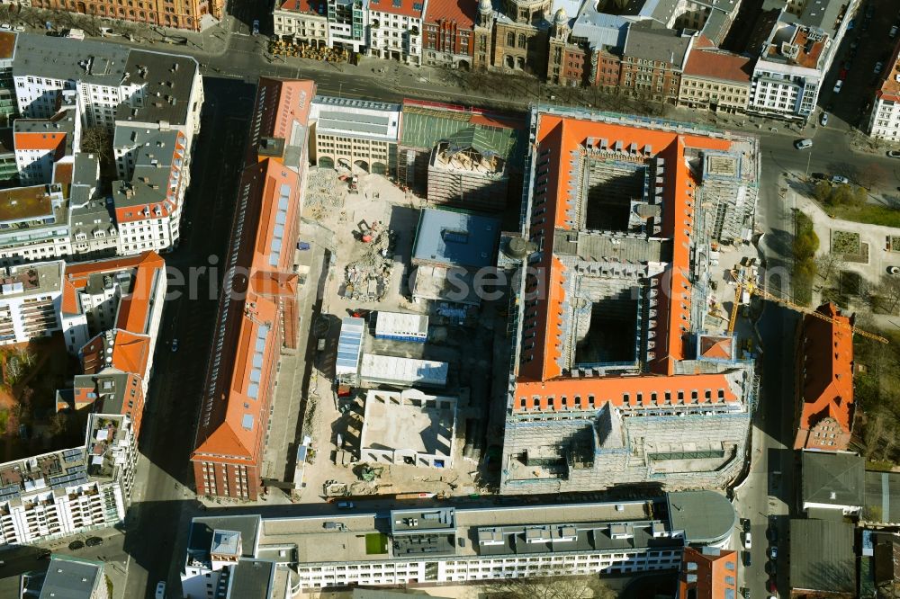 Berlin from the bird's eye view: Construction for the reconstruction the formerly Haupttelegrafenamt zum neuen Buero- and Geschaeftskomplex FORUM on MUSEUMSINSEL on Monbijoustrasse - Oranienburger Strasse - Tucholskystrasse - Ziegelstrasse in the district Mitte in Berlin, Germany