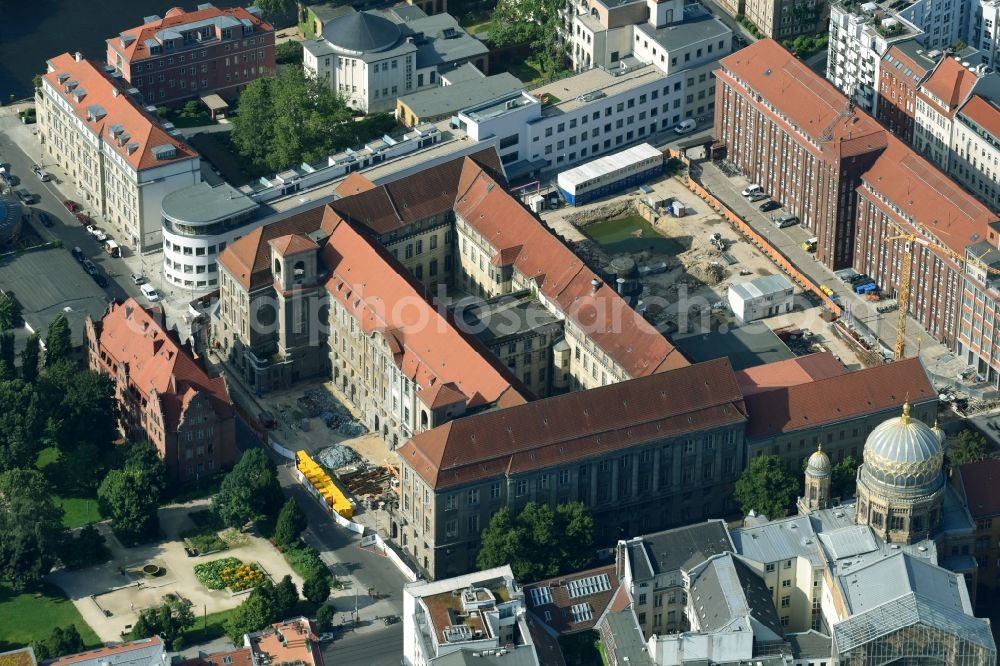 Berlin from the bird's eye view: Construction for the reconstruction the formerly Haupttelegrafenamt zum neuen Buero- and Geschaeftskomplex FORUM on MUSEUMSINSEL on Monbijoustrasse - Oranienburger Strasse - Tucholskystrasse - Ziegelstrasse in the district Mitte in Berlin, Germany