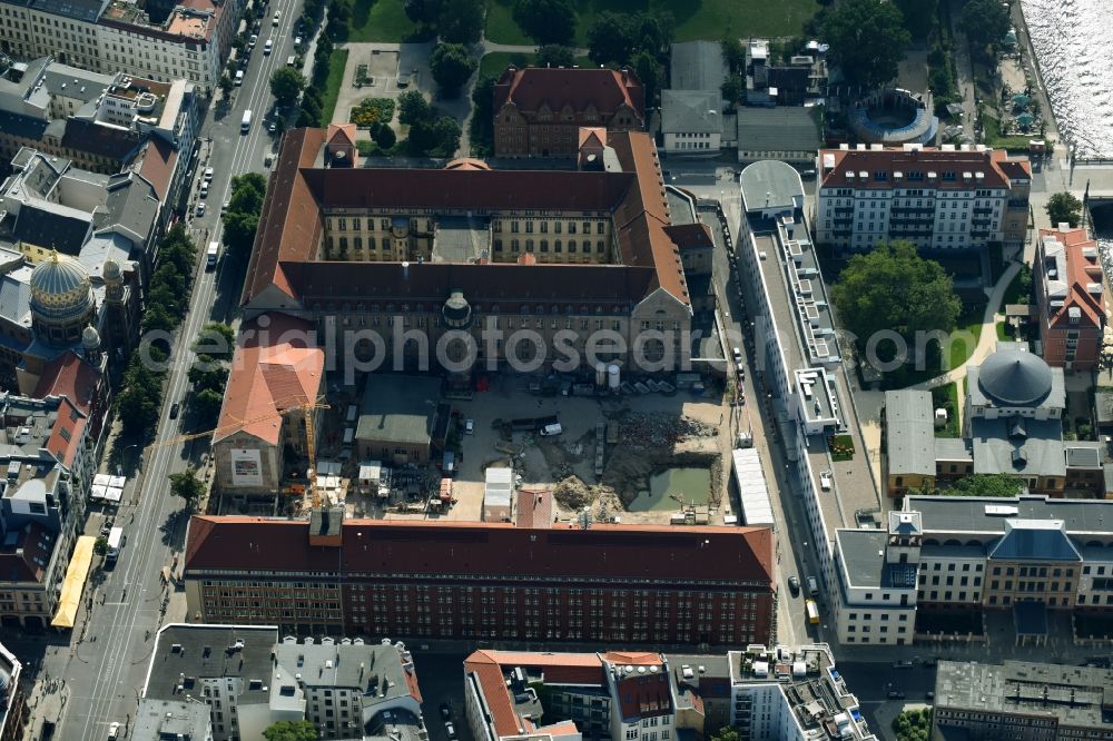 Aerial image Berlin - Construction for the reconstruction the formerly Haupttelegrafenamt zum neuen Buero- and Geschaeftskomplex FORUM on MUSEUMSINSEL on Monbijoustrasse - Oranienburger Strasse - Tucholskystrasse - Ziegelstrasse in the district Mitte in Berlin, Germany