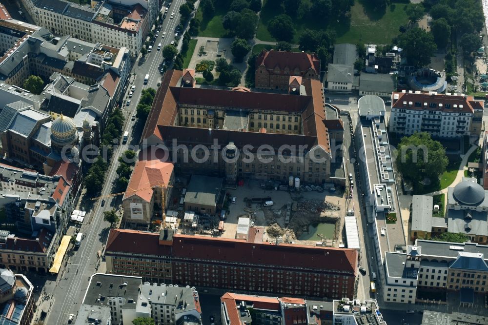 Berlin from the bird's eye view: Construction for the reconstruction the formerly Haupttelegrafenamt zum neuen Buero- and Geschaeftskomplex FORUM on MUSEUMSINSEL on Monbijoustrasse - Oranienburger Strasse - Tucholskystrasse - Ziegelstrasse in the district Mitte in Berlin, Germany