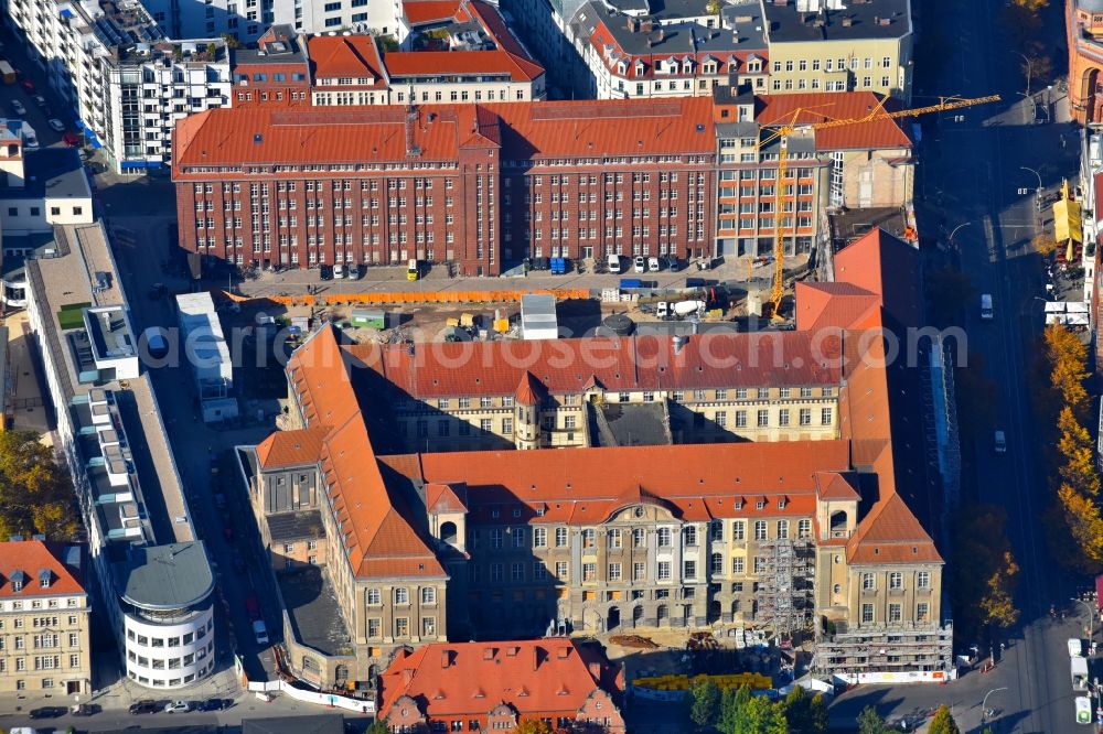 Berlin from the bird's eye view: Construction for the reconstruction the formerly Haupttelegrafenamt zum neuen Buero- and Geschaeftskomplex FORUM on MUSEUMSINSEL on Monbijoustrasse - Oranienburger Strasse - Tucholskystrasse - Ziegelstrasse in the district Mitte in Berlin, Germany