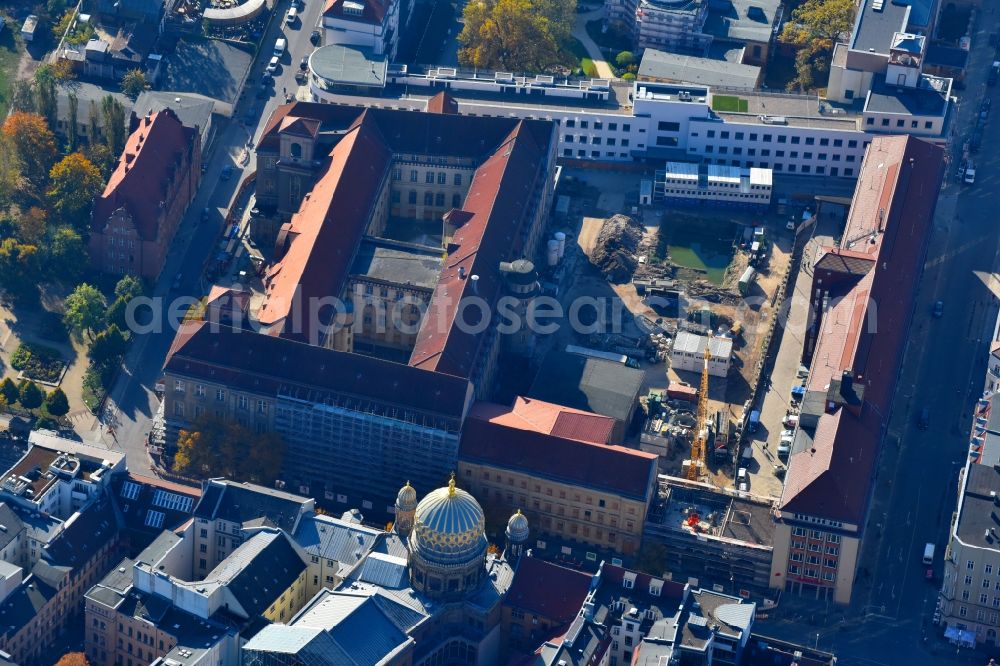 Aerial image Berlin - Construction for the reconstruction the formerly Haupttelegrafenamt zum neuen Buero- and Geschaeftskomplex FORUM on MUSEUMSINSEL on Monbijoustrasse - Oranienburger Strasse - Tucholskystrasse - Ziegelstrasse in the district Mitte in Berlin, Germany