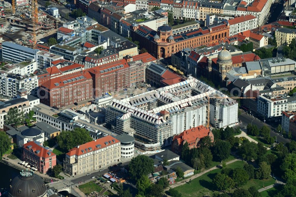 Aerial photograph Berlin - Construction for the reconstruction the formerly Haupttelegrafenamt zum neuen Buero- and Geschaeftskomplex FORUM on MUSEUMSINSEL on Monbijoustrasse - Oranienburger Strasse - Tucholskystrasse - Ziegelstrasse in the district Mitte in Berlin, Germany