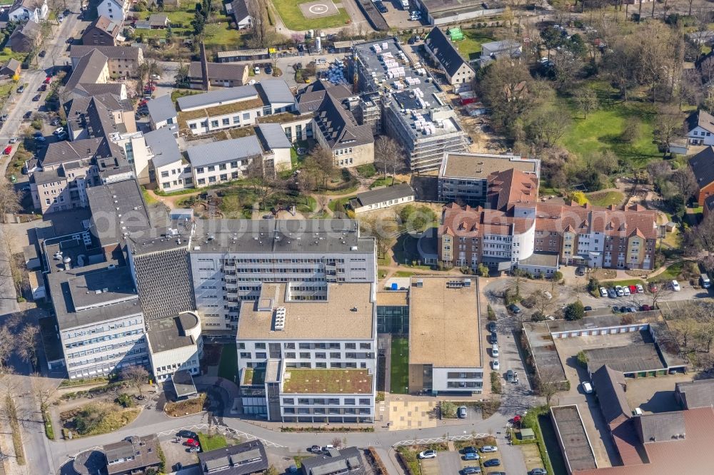 Dinslaken from the bird's eye view: Construction for the reconstruction on Evangelischen Krankenhaus Dinslaken on Kreuzstrasse in Dinslaken in the state North Rhine-Westphalia, Germany