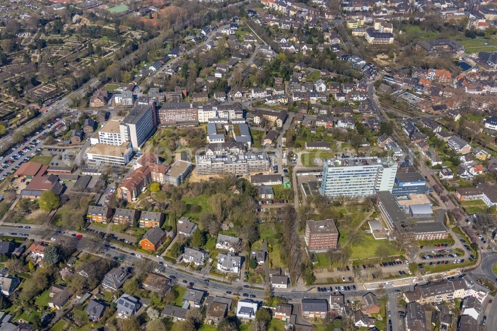 Aerial photograph Dinslaken - Construction for the reconstruction on Evangelischen Krankenhaus Dinslaken on Kreuzstrasse in Dinslaken in the state North Rhine-Westphalia, Germany