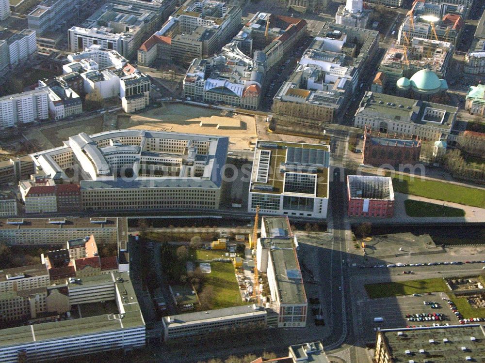 Aerial photograph Berlin - Facade of the monument Staatsratsgebaeude of ESMT Berlin. The business school founded by business on Schlossplatz in the district Mitte in Berlin, Germany