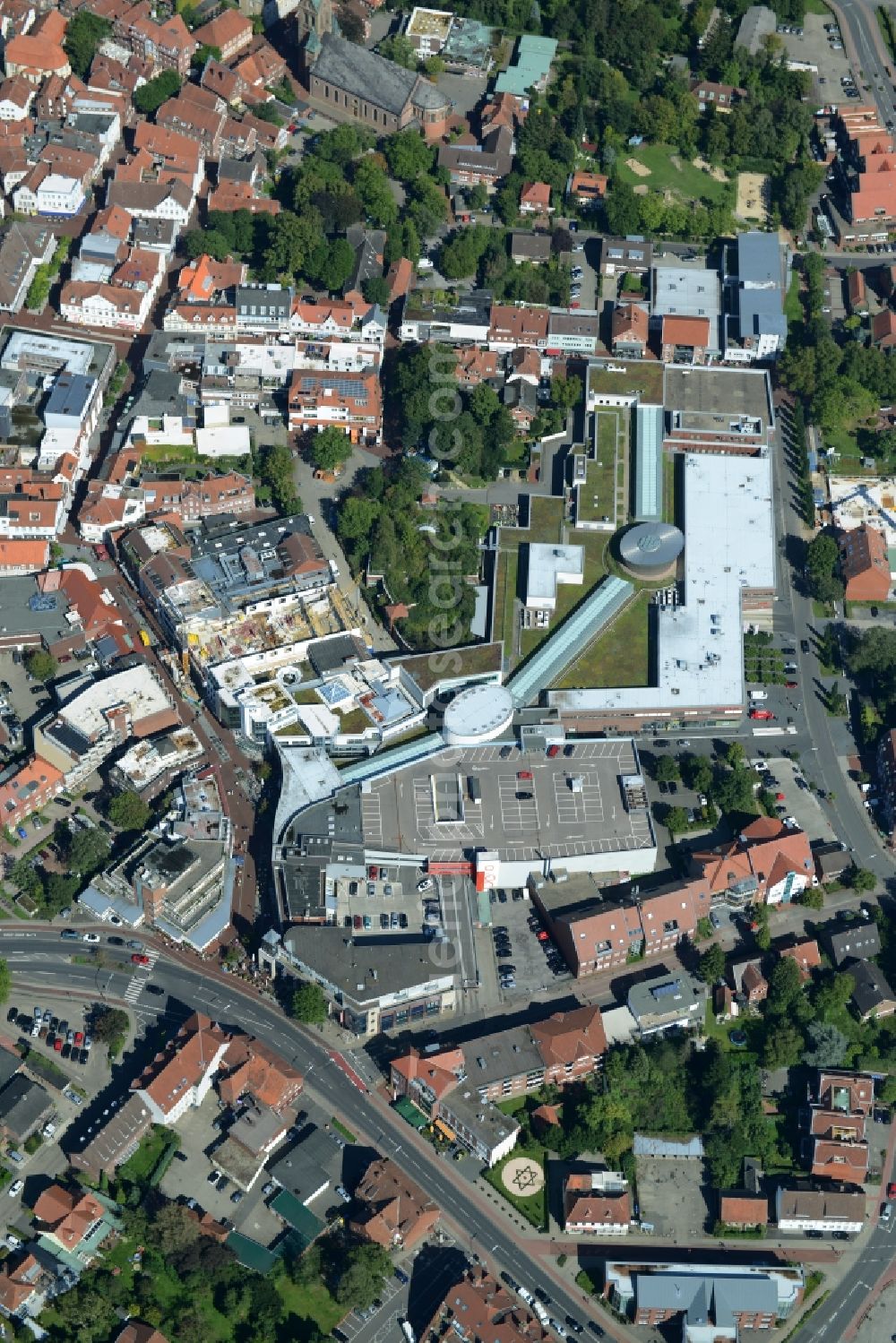 Lingen (Ems) from the bird's eye view: View on a reconstruction site for a new store an and shopping center Lookentor in the Lookenstrasse in Lingen ( Ems ) in the state Lower Saxony