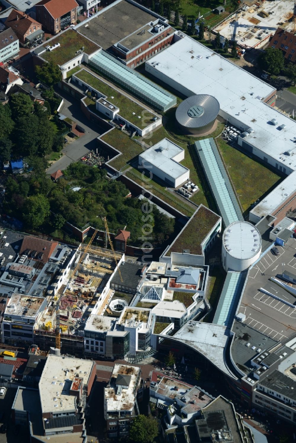 Lingen (Ems) from the bird's eye view: View on a reconstruction site for a new store an and shopping center Lookentor in the Lookenstrasse in Lingen ( Ems ) in the state Lower Saxony