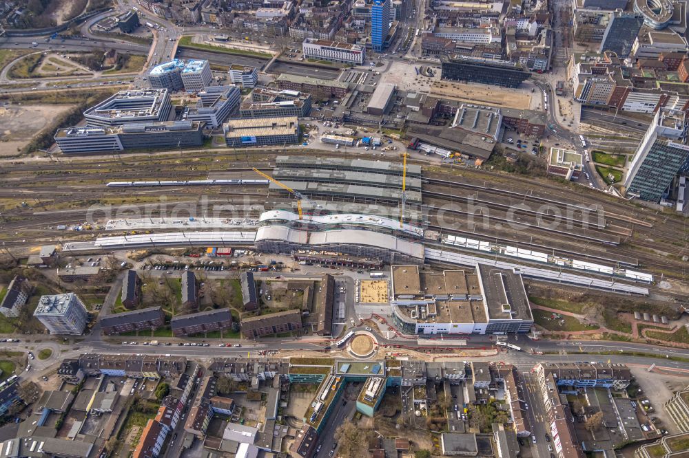 Aerial image Duisburg - construction site for the conversion of the main train station of the Deutsche Bahn Duisburger Welle on Otto-Keller-Strasse in the district of Dellviertel in Duisburg in the Ruhr area in the state North Rhine-Westphalia, Germany