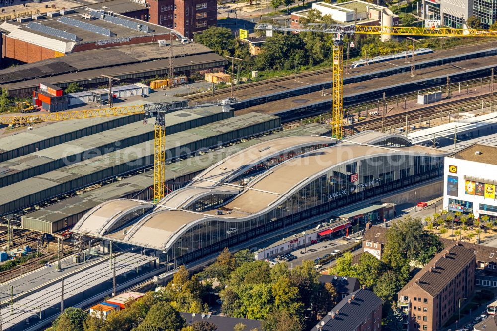 Aerial photograph Duisburg - construction site for the conversion of the main train station of the Deutsche Bahn Duisburger Welle on Otto-Keller-Strasse in the district of Dellviertel in Duisburg in the Ruhr area in the state North Rhine-Westphalia, Germany