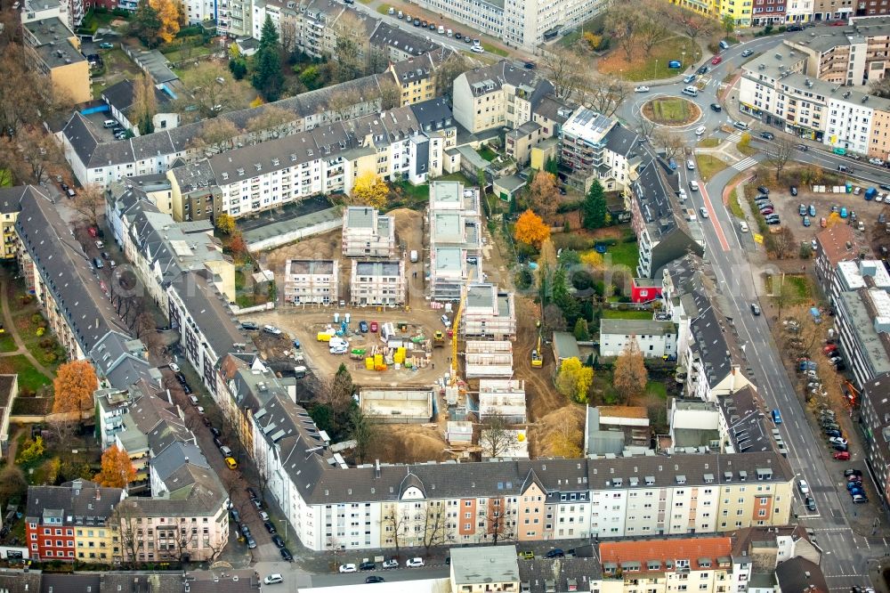 Duisburg from the bird's eye view: Construction site of new residential buildings amidst a residential estate between Schreiberstrasse and Kardinal-von-Galen-Strasse in the Northeast of the city center of Duisburg in the state of North Rhine-Westphalia