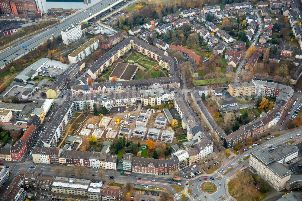 Aerial photograph Duisburg - Construction site of new residential buildings amidst a residential estate between Schreiberstrasse and Kardinal-von-Galen-Strasse in the Northeast of the city center of Duisburg in the state of North Rhine-Westphalia