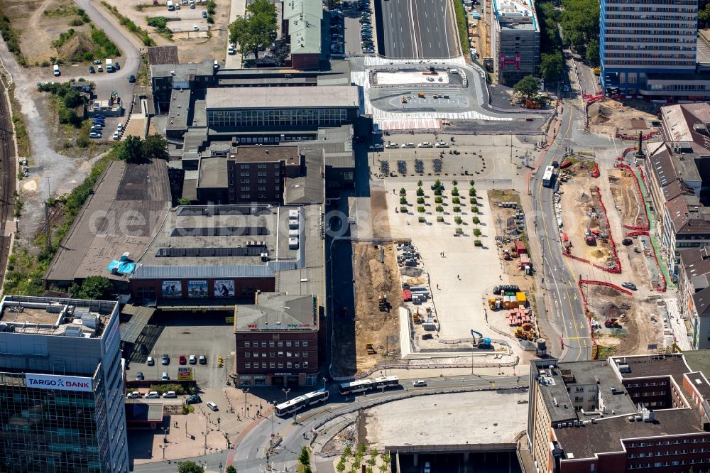 Aerial photograph Duisburg - Redevelopment works on Mercatorstrasse in Duisburg in the state of North Rhine-Westphalia. The redevelopment includes construction works of a new Intercity Hotel