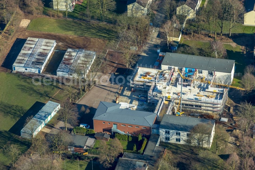 Aerial photograph Dinslaken - Construction site for conversion School building of the Grundschule Hagenschule on the Hagenstrasse in Dinslaken in the federal state of North Rhine-Westphalia, Germany