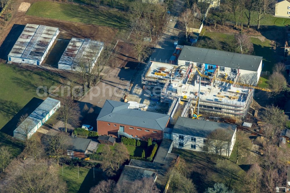 Dinslaken from above - Construction site for conversion School building of the Grundschule Hagenschule on the Hagenstrasse in Dinslaken in the federal state of North Rhine-Westphalia, Germany