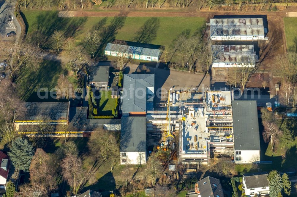 Aerial photograph Dinslaken - Construction site for conversion School building of the Grundschule Hagenschule on the Hagenstrasse in Dinslaken in the federal state of North Rhine-Westphalia, Germany