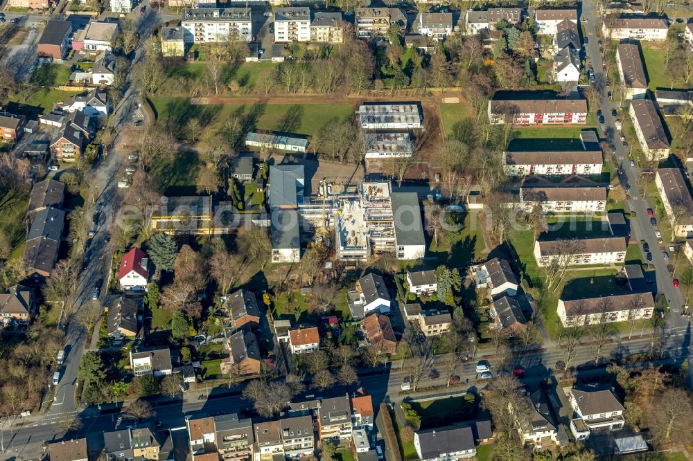 Dinslaken from the bird's eye view: Construction site for conversion School building of the Grundschule Hagenschule on the Hagenstrasse in Dinslaken in the federal state of North Rhine-Westphalia, Germany