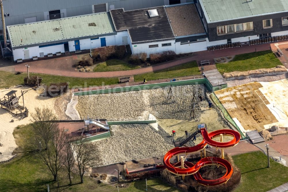 Aerial image Mülheim an der Ruhr - Construction for the reconstruction of the pool of Naturbad Muelheim-Styrum on Friesenstrasse in Muelheim on the Ruhr in the state North Rhine-Westphalia, Germany