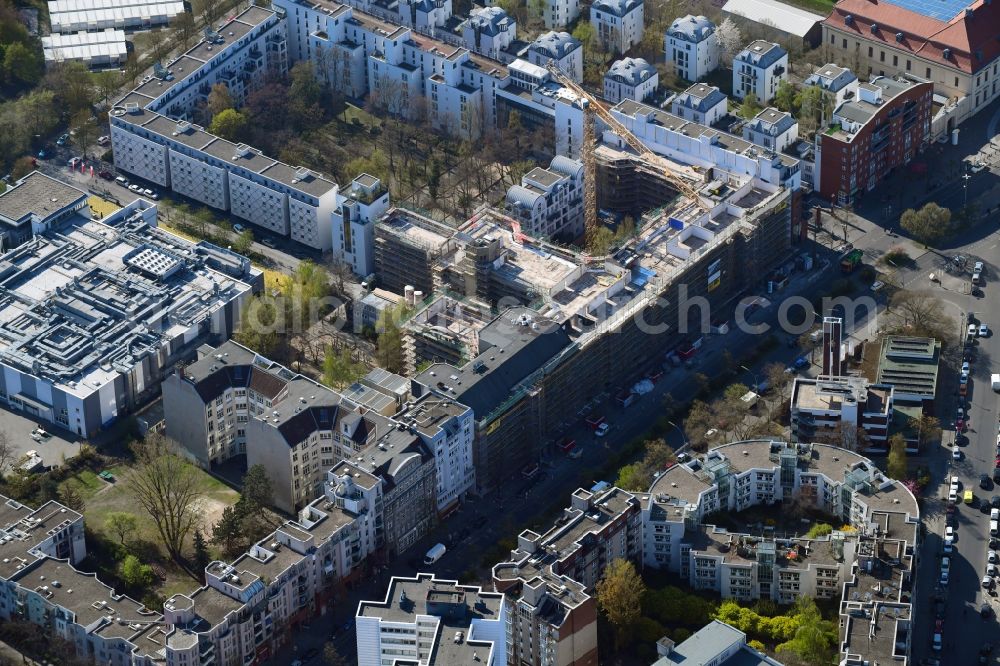 Berlin from the bird's eye view: Construction for the reconstruction Victoriahoefe of Cresco Capital Group Limited on Lindenstrasse in the district Kreuzberg in Berlin, Germany