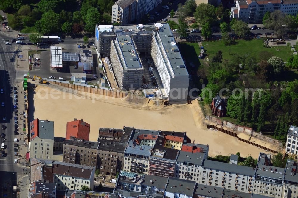 Berlin from the bird's eye view: Construction site for residential new construction in the Liesenstrasse - disability road in Berlin - Mitte