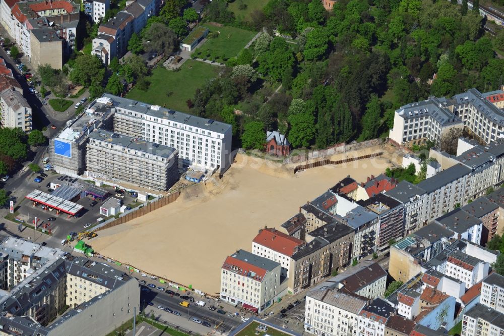 Berlin from the bird's eye view: Construction site for residential new construction in the Liesenstrasse - disability road in Berlin - Mitte