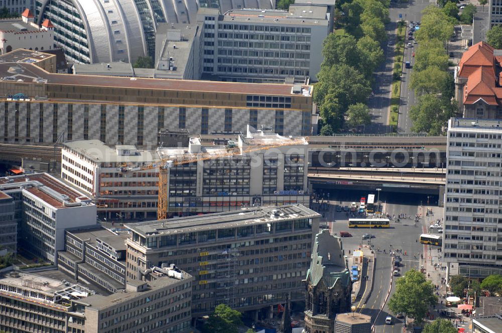 Aerial photograph Berlin - Blick auf die Baustelle zum Zoofenster Hochhaus am Hardenbergplatz.Das Zoofenster ist ein im Bau befindliches Hochhausprojekt in Berlin-Charlottenburg am Hardenbergplatz. Die Grundsteinlegung erfolgte am 27. März 2009. Die Bausubstanz soll in der Höhe 118 m betragen. Das Gebäude soll neben Einzelhandelsläden in den unteren Geschossen hauptsächlich ein Hotel der Marke Waldorf-Astoria beherbergen, welches voraussichtlich 242 Zimmer bieten wird. Als Fertigstellungstermin für das zweithöchste Hochhaus im Berliner Westen wird Ende 2011 anvisiert. ALPINE BAU