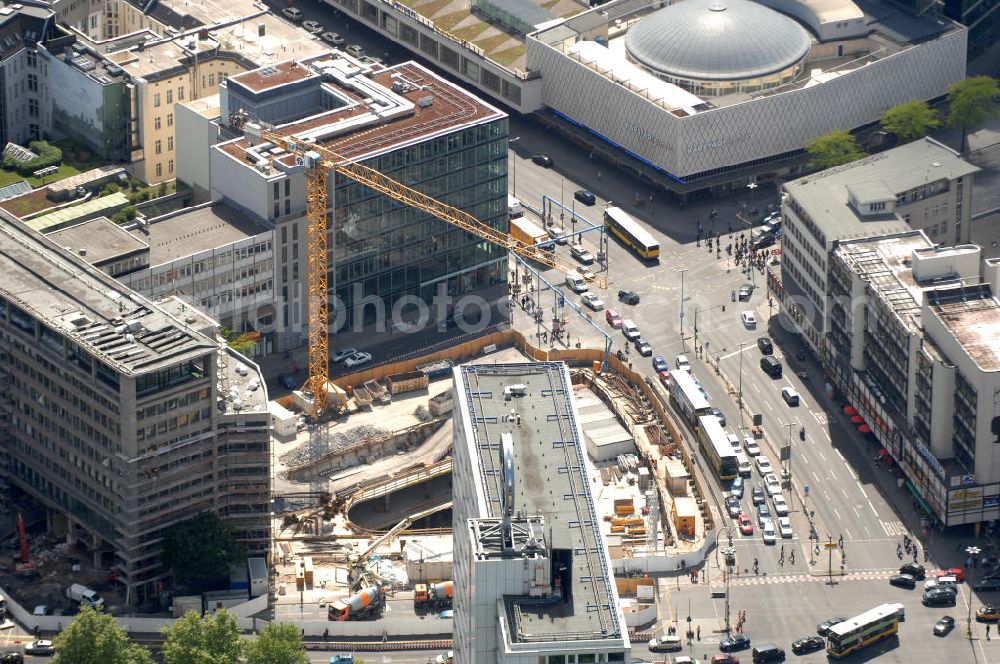 Aerial image Berlin - Blick auf die Baustelle zum Zoofenster Hochhaus am Hardenbergplatz.Das Zoofenster ist ein im Bau befindliches Hochhausprojekt in Berlin-Charlottenburg am Hardenbergplatz. Die Grundsteinlegung erfolgte am 27. März 2009. Die Bausubstanz soll in der Höhe 118 m betragen. Das Gebäude soll neben Einzelhandelsläden in den unteren Geschossen hauptsächlich ein Hotel der Marke Waldorf-Astoria beherbergen, welches voraussichtlich 242 Zimmer bieten wird. Als Fertigstellungstermin für das zweithöchste Hochhaus im Berliner Westen wird Ende 2011 anvisiert. ALPINE BAU