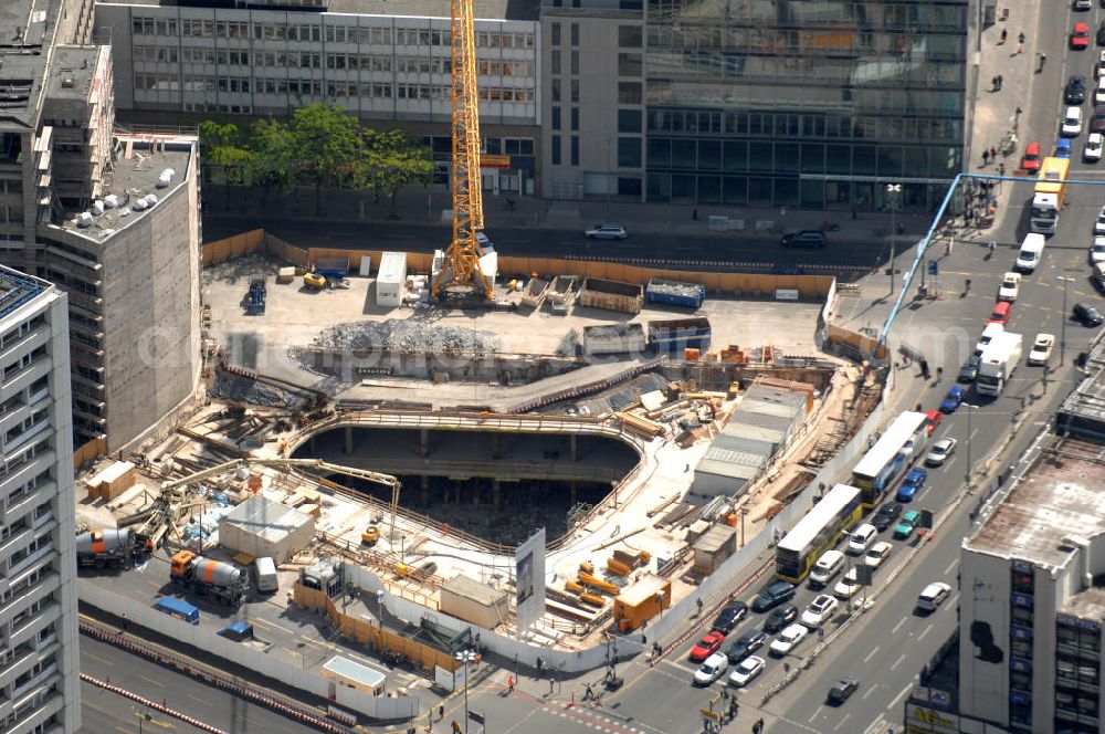 Berlin from the bird's eye view: Blick auf die Baustelle zum Zoofenster Hochhaus am Hardenbergplatz.Das Zoofenster ist ein im Bau befindliches Hochhausprojekt in Berlin-Charlottenburg am Hardenbergplatz. Die Grundsteinlegung erfolgte am 27. März 2009. Die Bausubstanz soll in der Höhe 118 m betragen. Das Gebäude soll neben Einzelhandelsläden in den unteren Geschossen hauptsächlich ein Hotel der Marke Waldorf-Astoria beherbergen, welches voraussichtlich 242 Zimmer bieten wird. Als Fertigstellungstermin für das zweithöchste Hochhaus im Berliner Westen wird Ende 2011 anvisiert. ALPINE BAU