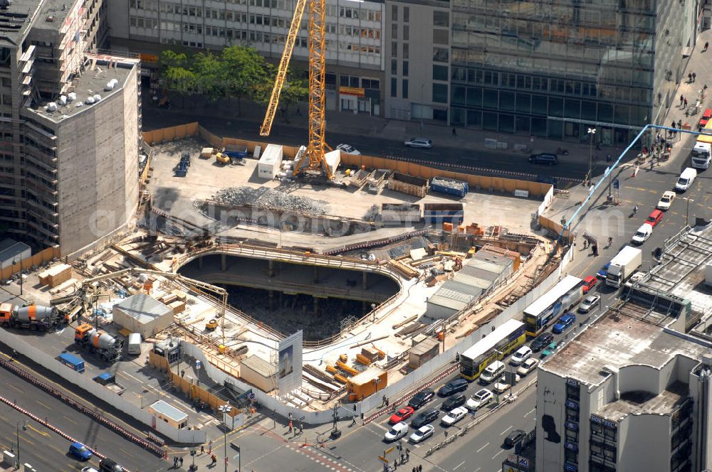 Aerial photograph Berlin - Blick auf die Baustelle zum Zoofenster Hochhaus am Hardenbergplatz.Das Zoofenster ist ein im Bau befindliches Hochhausprojekt in Berlin-Charlottenburg am Hardenbergplatz. Die Grundsteinlegung erfolgte am 27. März 2009. Die Bausubstanz soll in der Höhe 118 m betragen. Das Gebäude soll neben Einzelhandelsläden in den unteren Geschossen hauptsächlich ein Hotel der Marke Waldorf-Astoria beherbergen, welches voraussichtlich 242 Zimmer bieten wird. Als Fertigstellungstermin für das zweithöchste Hochhaus im Berliner Westen wird Ende 2011 anvisiert. ALPINE BAU