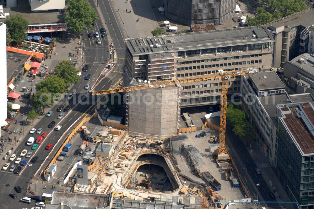 Aerial photograph Berlin - Blick auf die Baustelle zum Zoofenster Hochhaus am Hardenbergplatz.Das Zoofenster ist ein im Bau befindliches Hochhausprojekt in Berlin-Charlottenburg am Hardenbergplatz. Die Grundsteinlegung erfolgte am 27. März 2009. Die Bausubstanz soll in der Höhe 118 m betragen. Das Gebäude soll neben Einzelhandelsläden in den unteren Geschossen hauptsächlich ein Hotel der Marke Waldorf-Astoria beherbergen, welches voraussichtlich 242 Zimmer bieten wird. Als Fertigstellungstermin für das zweithöchste Hochhaus im Berliner Westen wird Ende 2011 anvisiert. ALPINE BAU