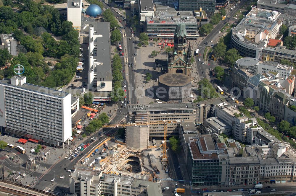 Berlin from the bird's eye view: Blick auf die Baustelle zum Zoofenster Hochhaus am Hardenbergplatz.Das Zoofenster ist ein im Bau befindliches Hochhausprojekt in Berlin-Charlottenburg am Hardenbergplatz. Die Grundsteinlegung erfolgte am 27. März 2009. Die Bausubstanz soll in der Höhe 118 m betragen. Das Gebäude soll neben Einzelhandelsläden in den unteren Geschossen hauptsächlich ein Hotel der Marke Waldorf-Astoria beherbergen, welches voraussichtlich 242 Zimmer bieten wird. Als Fertigstellungstermin für das zweithöchste Hochhaus im Berliner Westen wird Ende 2011 anvisiert. ALPINE BAU