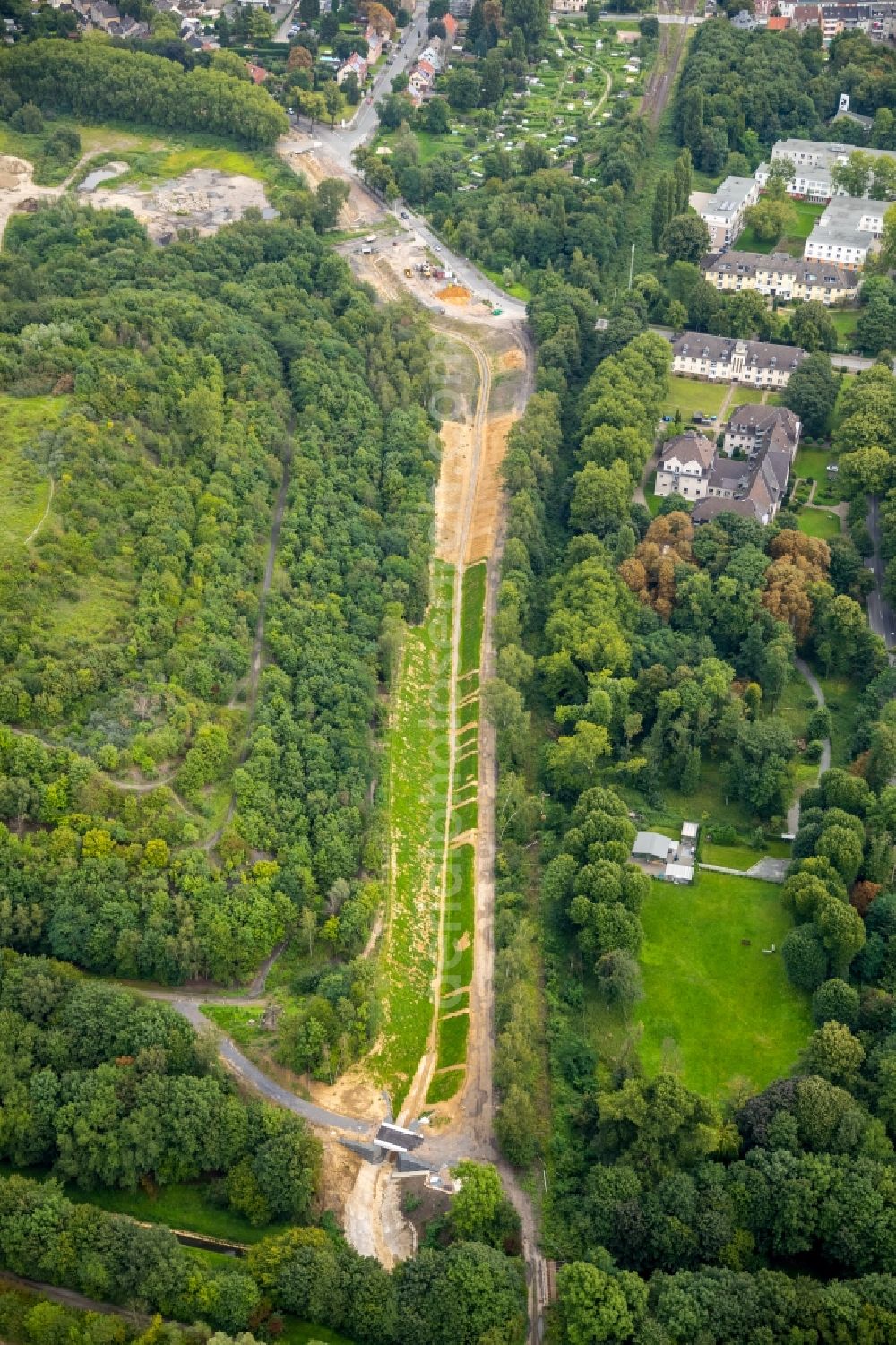 Aerial photograph Gladbeck - Construction site for the renewal and rehabilitation of the road einer neuen Strasse between Heringstrasse and Brauckstrasse in Gladbeck in the state North Rhine-Westphalia, Germany