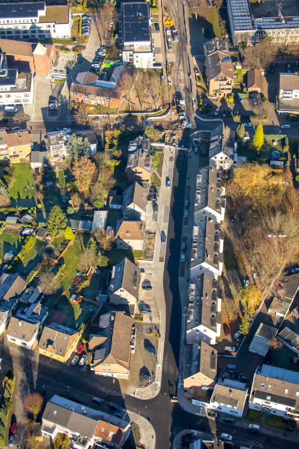 Aerial photograph Bottrop - Construction site for the renewal and rehabilitation of the road on Quellenbusch in the district Ruhr Metropolitan Area in Bottrop in the state North Rhine-Westphalia