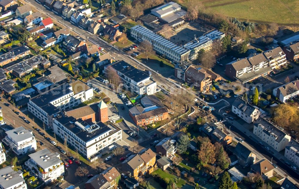 Bottrop from the bird's eye view: Construction site for the renewal and rehabilitation of the road on Quellenbusch in the district Ruhr Metropolitan Area in Bottrop in the state North Rhine-Westphalia