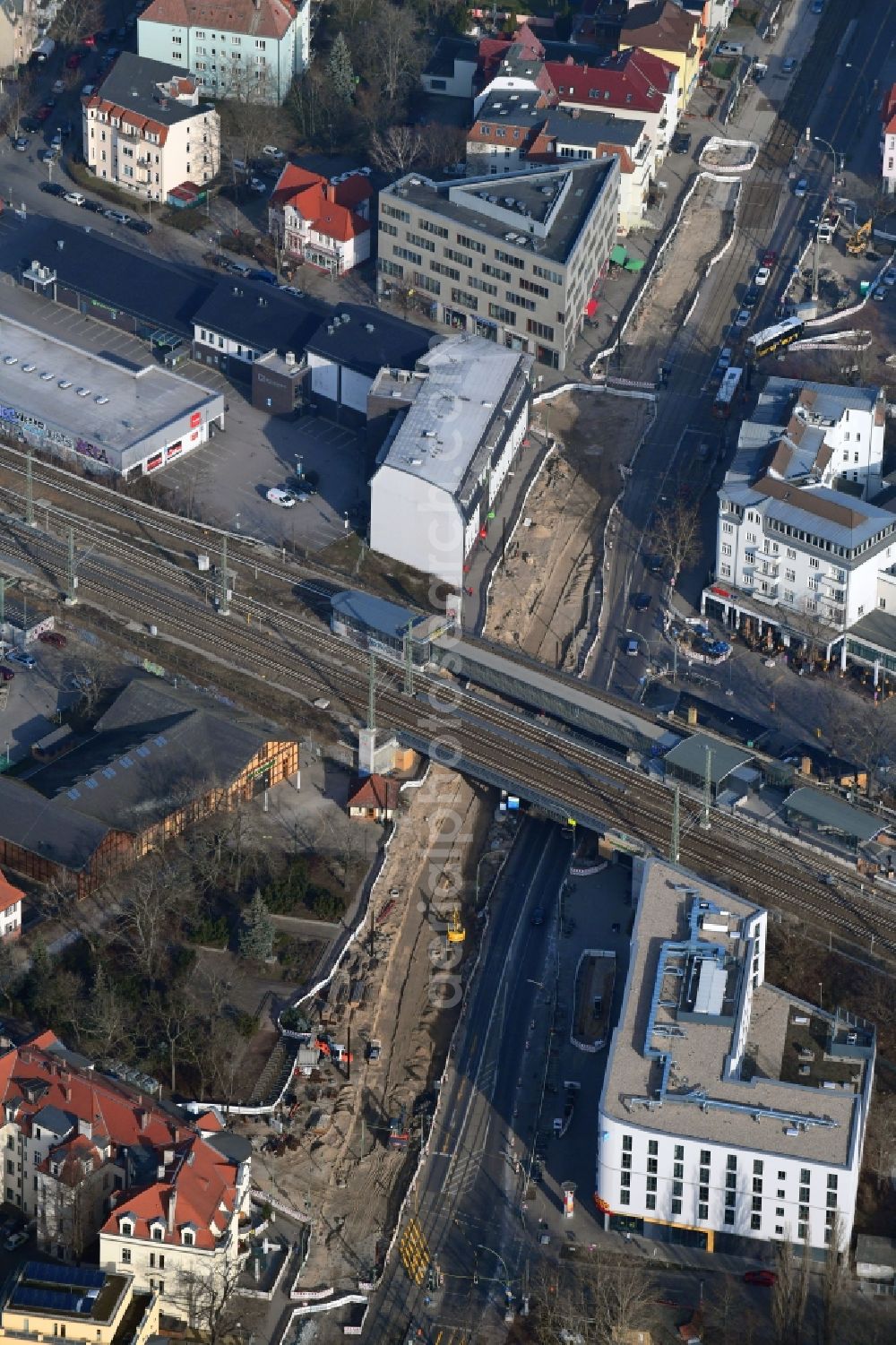 Aerial photograph Berlin - Construction site for the renewal and rehabilitation of the road of Treskowallee in the district Karlshorst in Berlin, Germany