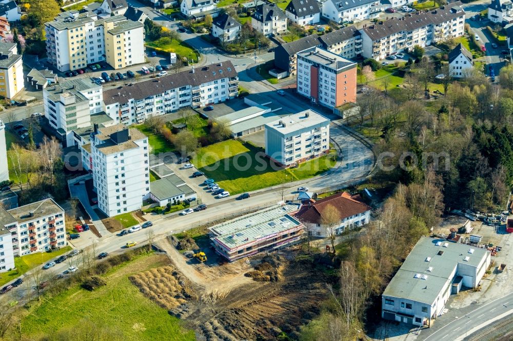 Aerial photograph Arnsberg - New construction site for the construction of a kindergarten building and Nursery school Staedt. Kita Kleine Strolche Arnsberg Auf of Alm in Arnsberg in the state North Rhine-Westphalia, Germany