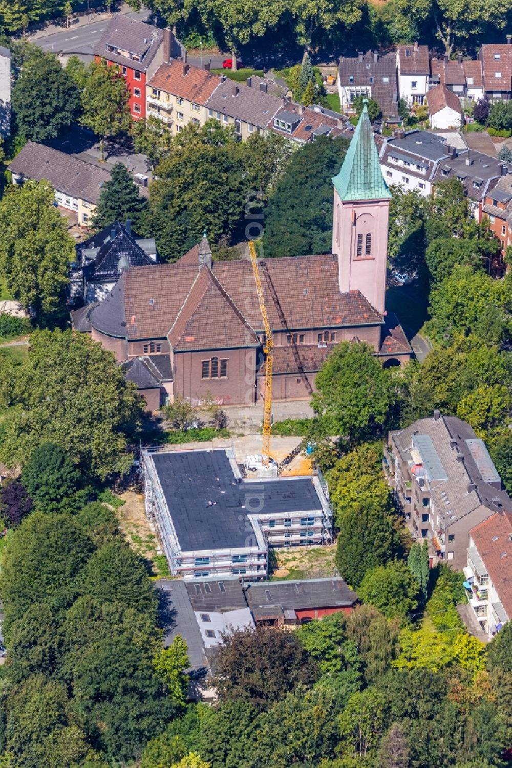 Bochum from the bird's eye view: New construction site for the construction of a kindergarten building and Nursery school on Feldsieper Strasse with Blick auf die Russisch-Orthodoxe Kirche Heilige Dreifaltigkeit in the district Hamme in Bochum in the state North Rhine-Westphalia, Germany