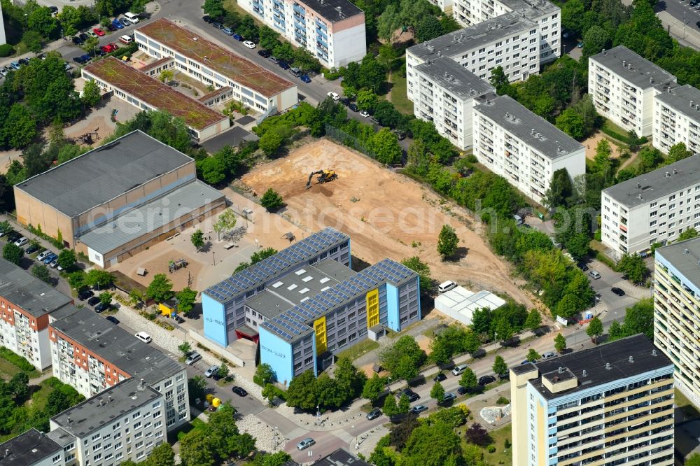 Aerial photograph Schwerin - New construction site for the construction of a kindergarten building and Nursery school on Friedrich-Engels-Strasse - Robert-Havemann-Strasse in Schwerin in the state Mecklenburg - Western Pomerania, Germany