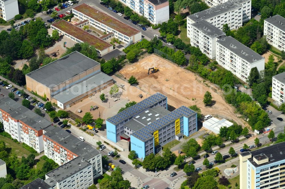 Schwerin from the bird's eye view: New construction site for the construction of a kindergarten building and Nursery school on Friedrich-Engels-Strasse - Robert-Havemann-Strasse in Schwerin in the state Mecklenburg - Western Pomerania, Germany