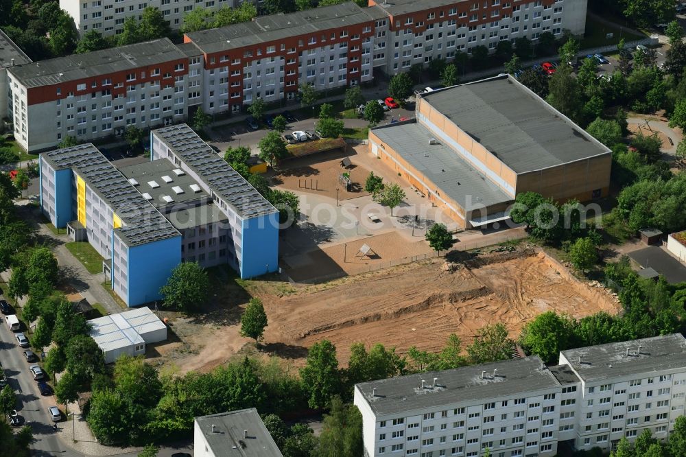 Aerial image Schwerin - New construction site for the construction of a kindergarten building and Nursery school on Friedrich-Engels-Strasse - Robert-Havemann-Strasse in Schwerin in the state Mecklenburg - Western Pomerania, Germany