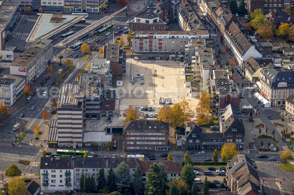 Aerial image Bottrop - Building site for the construction and layout of a new park with paths and green areas at the Trapez grounds between Gladbecker Strasse and Horster Strasse in the district Stadtmitte in Bottrop at Ruhrgebiet in the state North Rhine-Westphalia, Germany