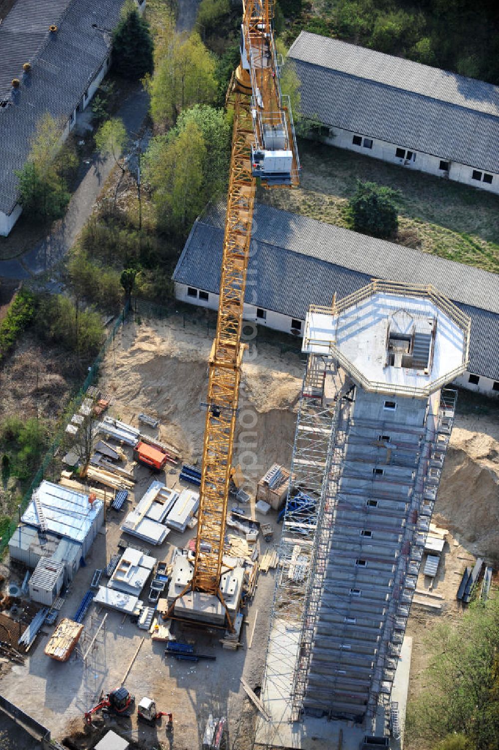 PRÖTZEL OT Heidekrug from the bird's eye view: Baustelle zur Errichtung eines Wetterradarturmes des DWD auf dem Gelände der ehemaligen Kaserne Heidekrug. Der durch die mib - märkische ingenieurbau gmbh errichtete Stahlbetonturm wurde eingerüstet durch die Frirma Schröter Gerüstbau. Construction site to build a weather radar tower of the DWD in the grounds of the former barracks Heidekrug.