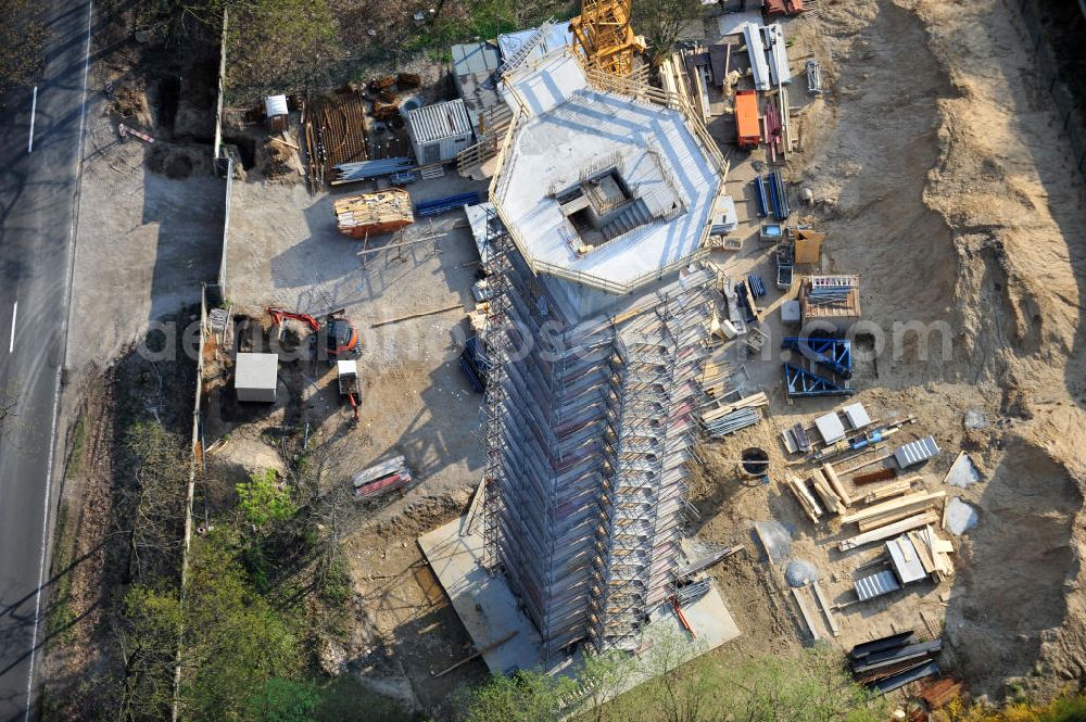 Aerial image PRÖTZEL OT Heidekrug - Baustelle zur Errichtung eines Wetterradarturmes des DWD auf dem Gelände der ehemaligen Kaserne Heidekrug. Der durch die mib - märkische ingenieurbau gmbh errichtete Stahlbetonturm wurde eingerüstet durch die Frirma Schröter Gerüstbau. Construction site to build a weather radar tower of the DWD in the grounds of the former barracks Heidekrug.